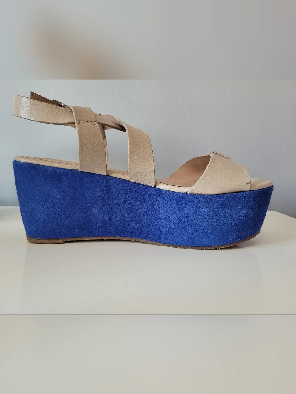 Pour La Victoire Noelle Flatforms, GUC, Size 9.5